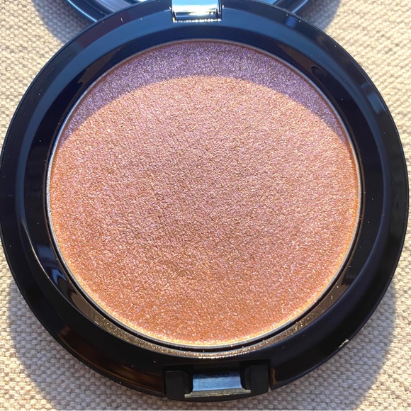 MAC Dazzle Highlighter NIB - Picture 2 of 2